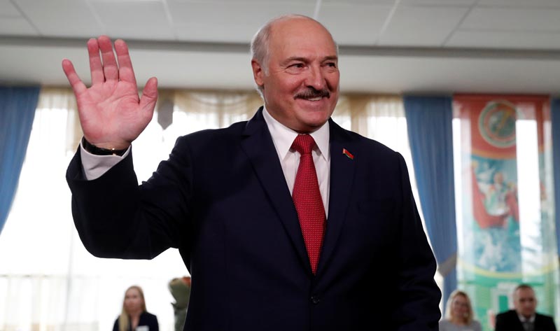 Belarusian President Alexander Lukashenko gestures as he addresses the media after casting his vote during the parliamentary election in Minsk, Belarus November 17, 2019. Photo: Reuters