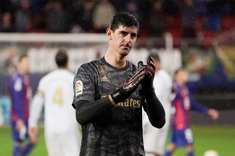 Real Madrid's Thibaut Courtois applauds fans at the end of the match. Photo: Reuters