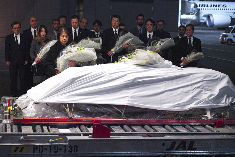 Family members and officials lay flowers at the coffin of slain Japanese doctor Tetsu Nakamura during a ceremony after transporting his body to his homeland, at Narita International Airport in Narita, east of Tokyo Sunday, December 8, 2019. Photo: AP