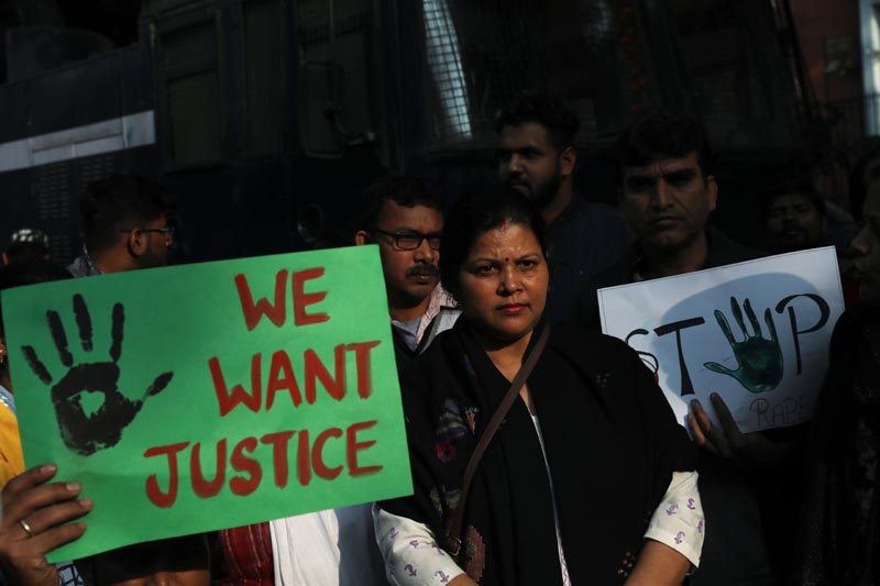 People hold placards and shout slogans as they take part in a protest against the alleged rape and murder of a 27-year-old woman on the outskirts of Hyderabad, in New Delhi, India, November 30, 2019. Photo: Reuters