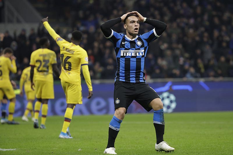 Inter Milan's Lautaro Martinez (right) reacts after a missed scoring opportunity during the Champions League, group F soccer match between Inter Milan and FC Barcelona, at the San Siro stadium in Milan, Italy, on Tuesday, December 10, 2019. Photo: AP