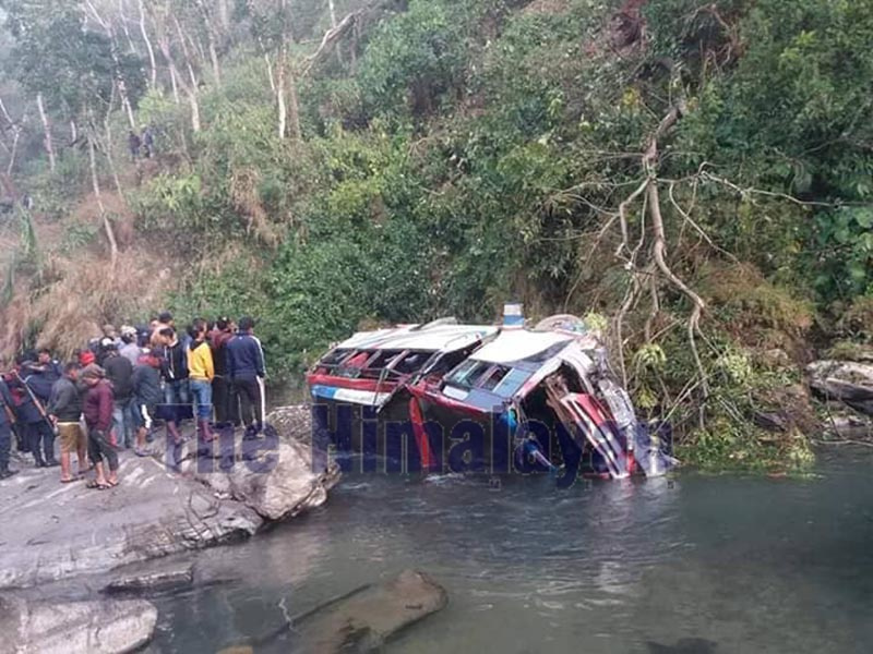 Onlookers gather around the bus that plunged in the Paundi River in Lamjung on Sunday, December 8, 2019. Photo: Ramji Rana/ THT