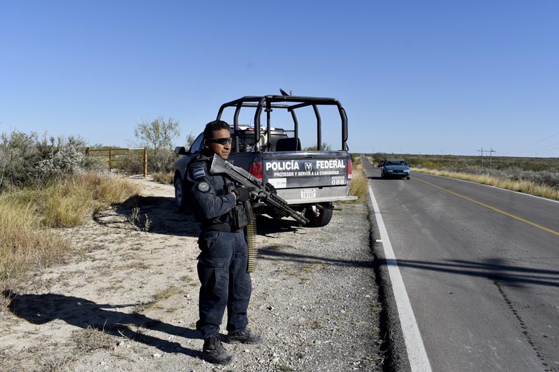 Police guard the highway leading to ViIlla Union, Mexico, Sunday, December 1, 2019, the day after it was assaulted by gunmen. Photo: AP