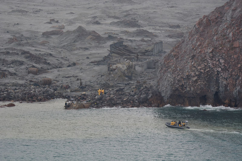 An operation to recover bodies from White Island after a volcanic eruption in Whakatane, New Zealand, Friday, Dec 13, 2019. Photo: New Zealand Defence Force via AP