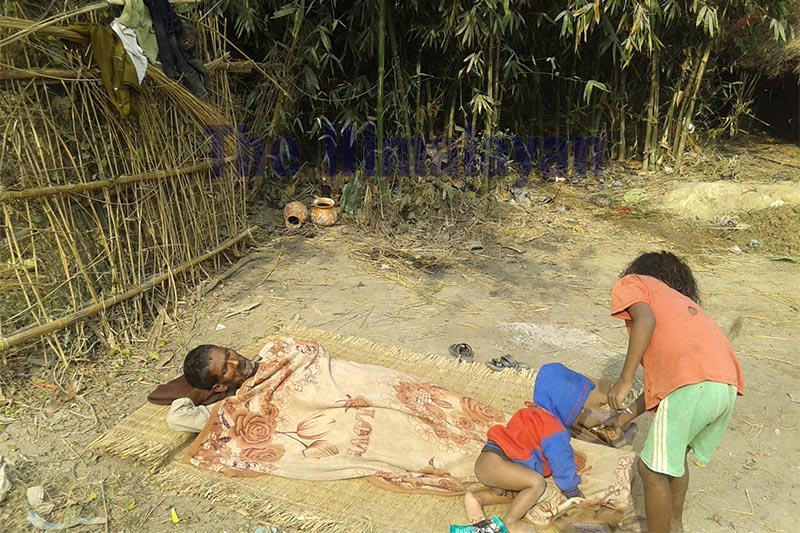 Haleshwor Marik, 70, of the Dom community resting in the yard of his house after falling ill due to the cold wave, in Saptari, on Monday, December 30, 2019. Photo: THT