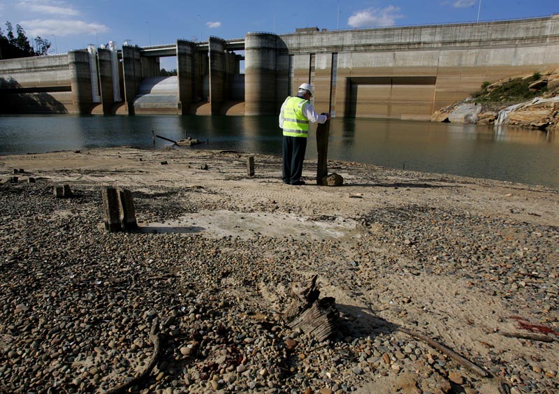 Dick Pearson from the Sydney Catchment Authority stands in front of Sydney's Warragamba Dam to show the lowest level the dam has ever been. Photo: Reuters