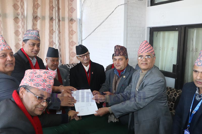 Province 3 Chief Minister Dormani Poudel, also parliamentary party leader of NCP (NCP), along with other provincial assembly members during the registration of proposal for Province 3 name and capital, in Hetauda, Makawanpur, on Saturday, January 11, 2020. Photo: Prakash Dahal/THT