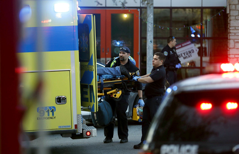 Paramedics transport a stabbing victim as Austin Police secure the area of a shopping complex in Austin, Texas, on Friday, Jan 3, 2020. Photo: Jay Janner/Austin American-Statesman via AP