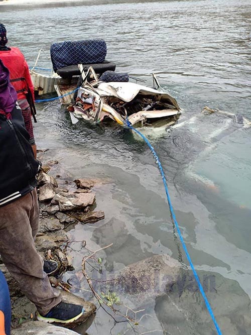 The wreckage of a jeep being pulled out after it fell into the Karnali River in Himali Rural Municipality, Bajura, on Thursday, January 2, 2020. Photo: THT