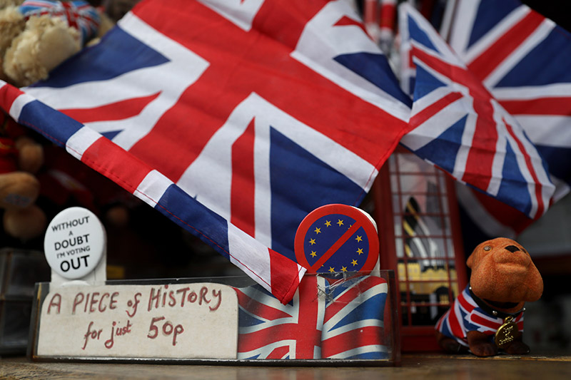 A British bulldog toy and other souvenirs are pictured at a souvenir store, near Parliament Square, on Brexit day, in London, Britain, January 31, 2020. Photo: Reuters