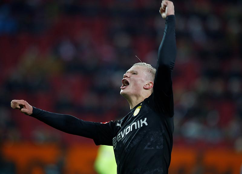 Borussia Dortmund's Erling Braut Haaland celebrates scoring their fifth goal to complete his hat-trick during the Bundesliga match between FC Augsburg and Borussia Dortmund, at WWK Arena, in Augsburg, Germany, on January 18, 2020. Photo: Reuters