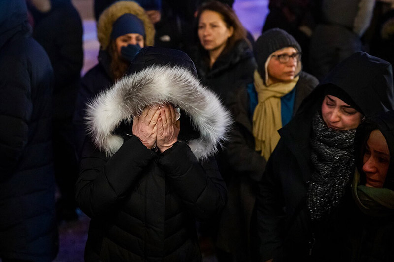 A woman mourns outside the Alberta Legislature Building in Edmonton, Alberta, Wednesday, January 8, 2020, during a vigil for those killed after a Ukrainian passenger jet crashed, killing at least 63 Canadians, just minutes after taking off from Iran's capital. Photo: The Canadian Press via AP