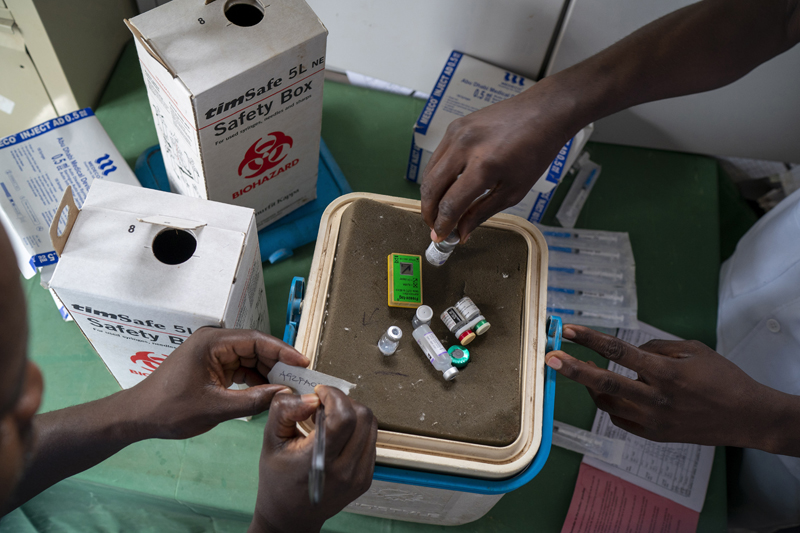 Health officials prepare to vaccine residents of the Malawi village of Migowi, where young children become test subjects for the world's first vaccine against malaria,Tuesday, Dec 10, 2019. Photo: AP