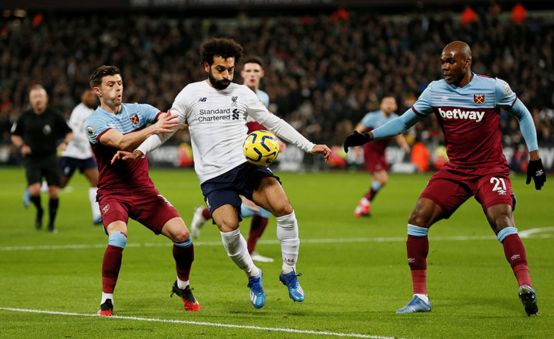 West Ham United's Aaron Cresswell and Angelo Ogbonna in action with Liverpool's Mohamed Salah during the Premier League match bewteen West Ham United and Liverpool, on London Stadium, in London, Britain, on January 29, 2020. Photo: Reuters