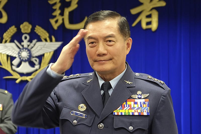 FILE - Taiwanese top military official Shen Yi-ming salutes as he is introduced to journalists during a press conference in Taipei, Taiwan, on March 7, 2019. Photo: AP