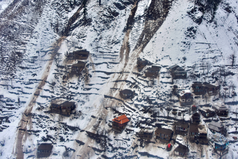 General view of a residential area with snow-covered mountains after a heavy snowfall in Neelum Valley near line of control (LoC), Pakistan, January 16, 2020. Photo: Reuters