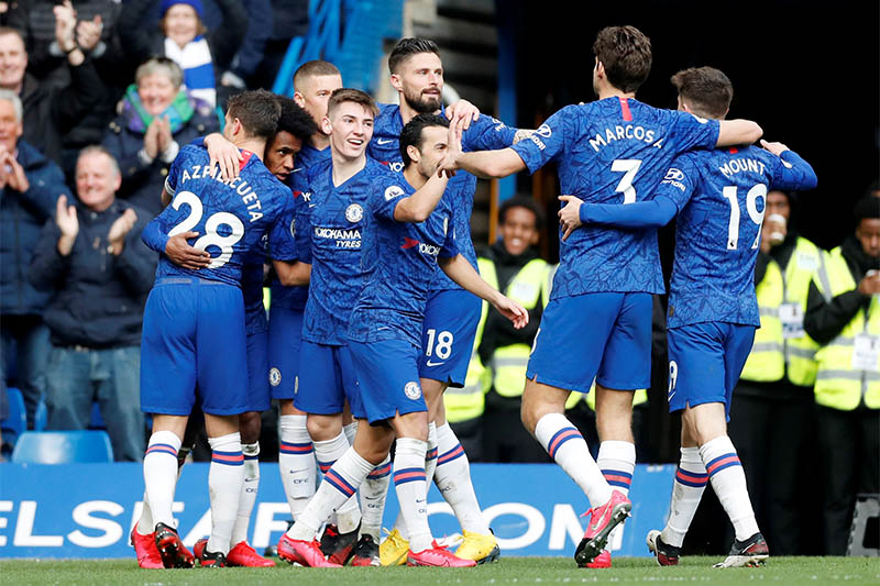 Chelsea's Willian celebrates scoring their third goal with teammates. Photo: Reuters