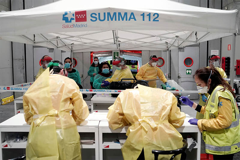 Coronavirus patients arrive at a military hospital set up at the IFEMA conference centre in Madrid, Spain, March 21, 2020. Photo: Reuters