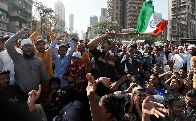 Demonstrators block a road during a protest against Mumbai police after they allegedly manhandled protestors at a sit in protest against a new citizenship law in Mumbai, India, March 6, 2020. Photo: Reuters