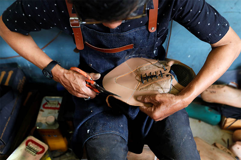 A worker prepares the upper part of a Hirka shoe, which is made using skin from chicken feet, at its workshop in Bandung, West Java province, Indonesia, February 28, 2020. Photo: Reuters