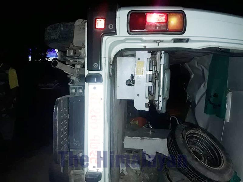 The view of an ambulance overturned on its side after hitting a stray cow in Dhangadhi Sub-metropolis-18, Kailali district, on Wednesday, March 11, 2020. Photo: Tekendra Deuba/THT