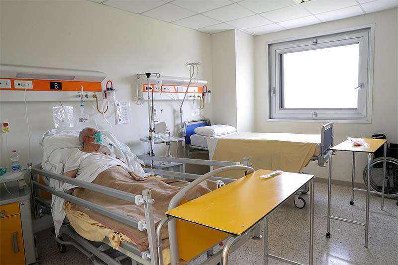 FILE PHOTO: A patient suffering from the coronoavirus disease (COVID-19) is seen at the San Filippo Neri hospital in Rome, Italy, March 30, 2020. Photo: Reuters