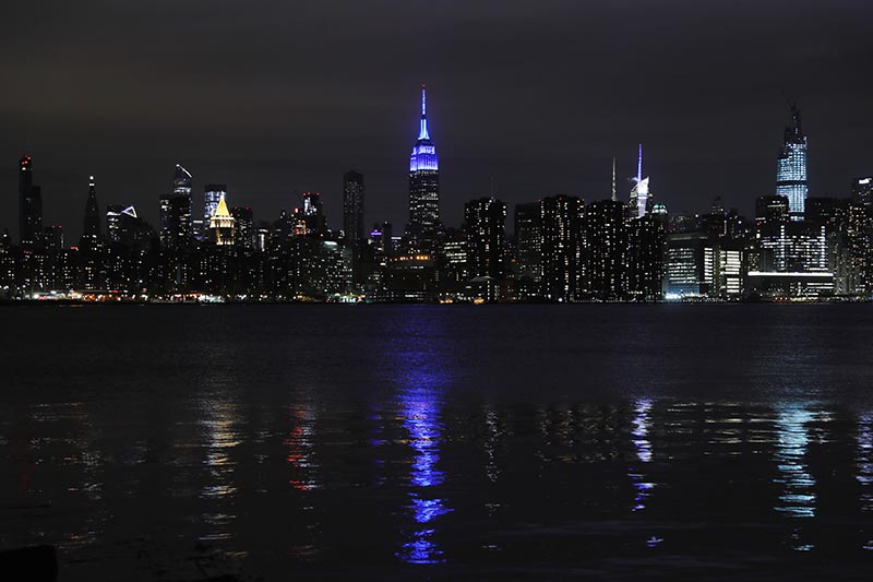 The Empire State Building is illuminated in blue to honor first responders and essential workers as the outbreak of the coronavirus disease (COVID-19) continues in the Manhattan borough of New York, US, April 29, 2020. Photo: Reuters