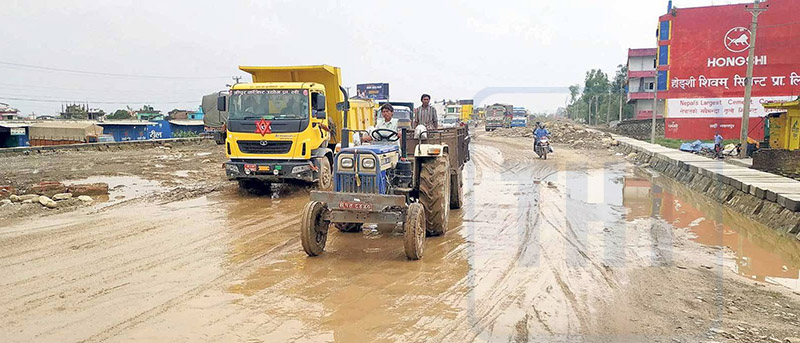 Workers at the Mohanapur-Attariya six lane road construction project site after the work resumed in Kailali, on Sunday, April 26, 2020. Photo: Tekendra Deuba/ THT