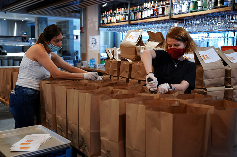 Employees at Forza Storico attach reheating instructions to meals for Emory healthcare workers days before the phased reopening of businesses and restaurants from coronavirus disease (COVID-19) restrictions in Atlanta, Georgia, US, on April 21, 2020. Photo: Reuters