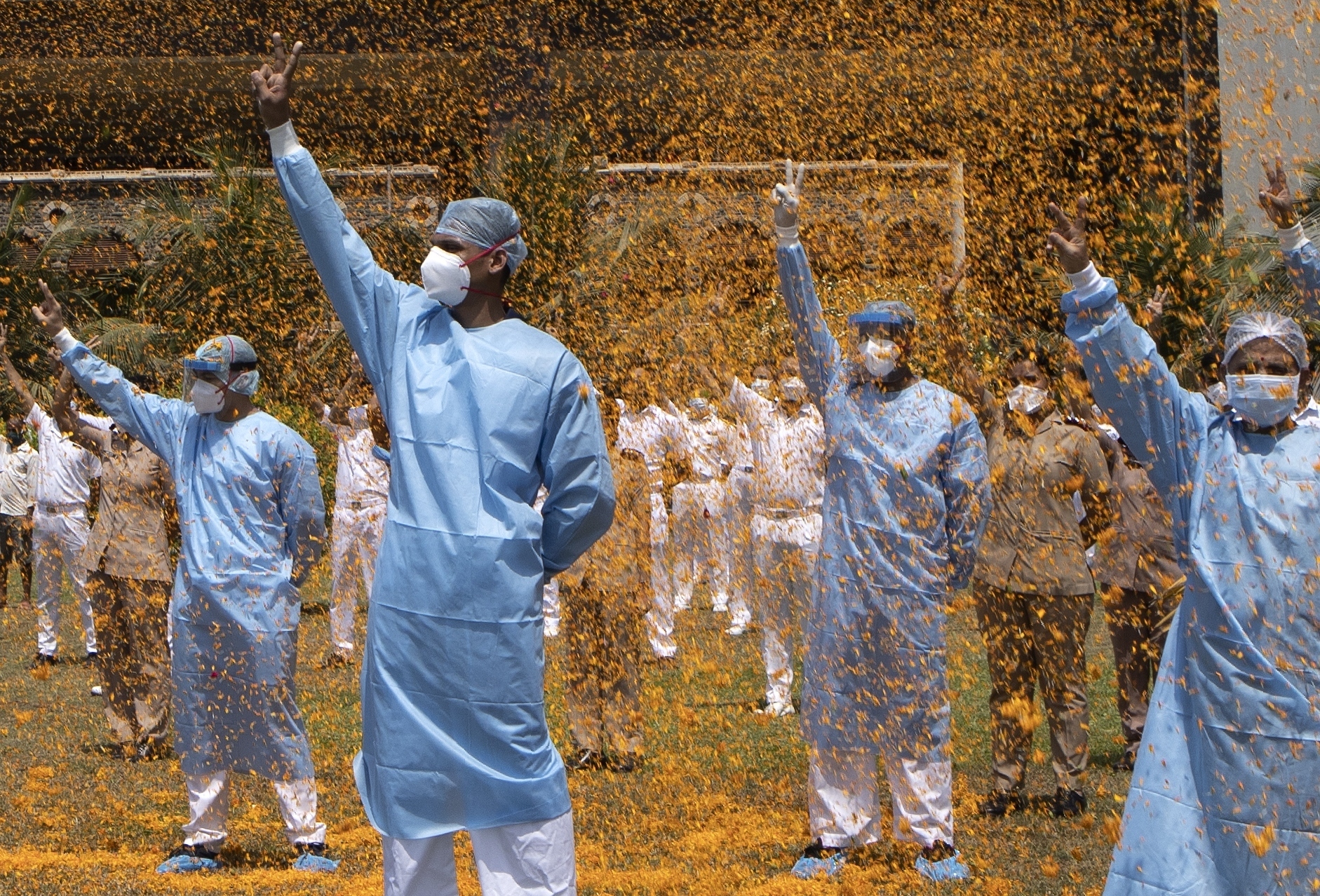 An Indian Air Force helicopter showers flower petals on the staff of INS Asvini hospital in Mumbai, India, Sunday, May 3, 2020. The event was part the Armed Forces' efforts to thank the workers, including doctors, nurses and police personnel, who have been at the forefront of the country's battle against the COVID-19 pandemic. Photo: AP
