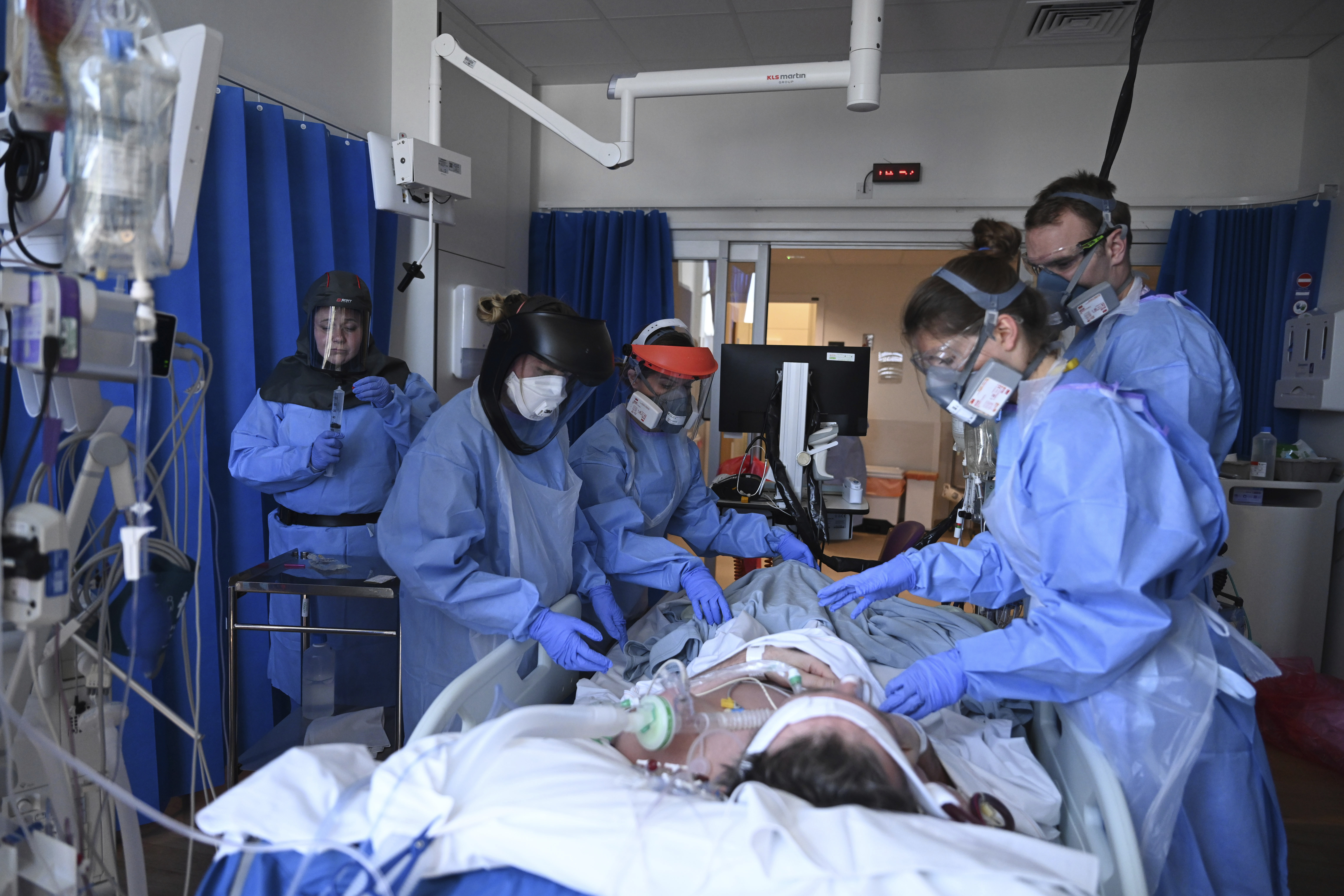 Members of the clinical staff wearing Personal Protective Equipment PPE care for a patient with coronavirus in the intensive care unit at the Royal Papworth Hospital in Cambridge, England, Tuesday May 5, 2020. Photo: AP