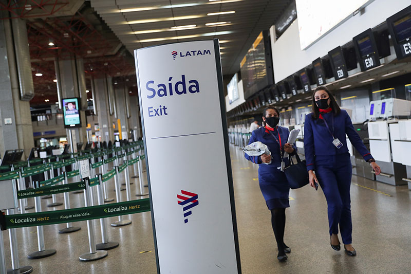 Latam Airlines employees walk at the company's check-in hall at Guarulhos International airport as air traffic is affected by the outbreak of the coronavirus disease (COVID-19), in Guarulhos, near Sao Paulo, Brazil, May 19, 2020. Photo: Reuters