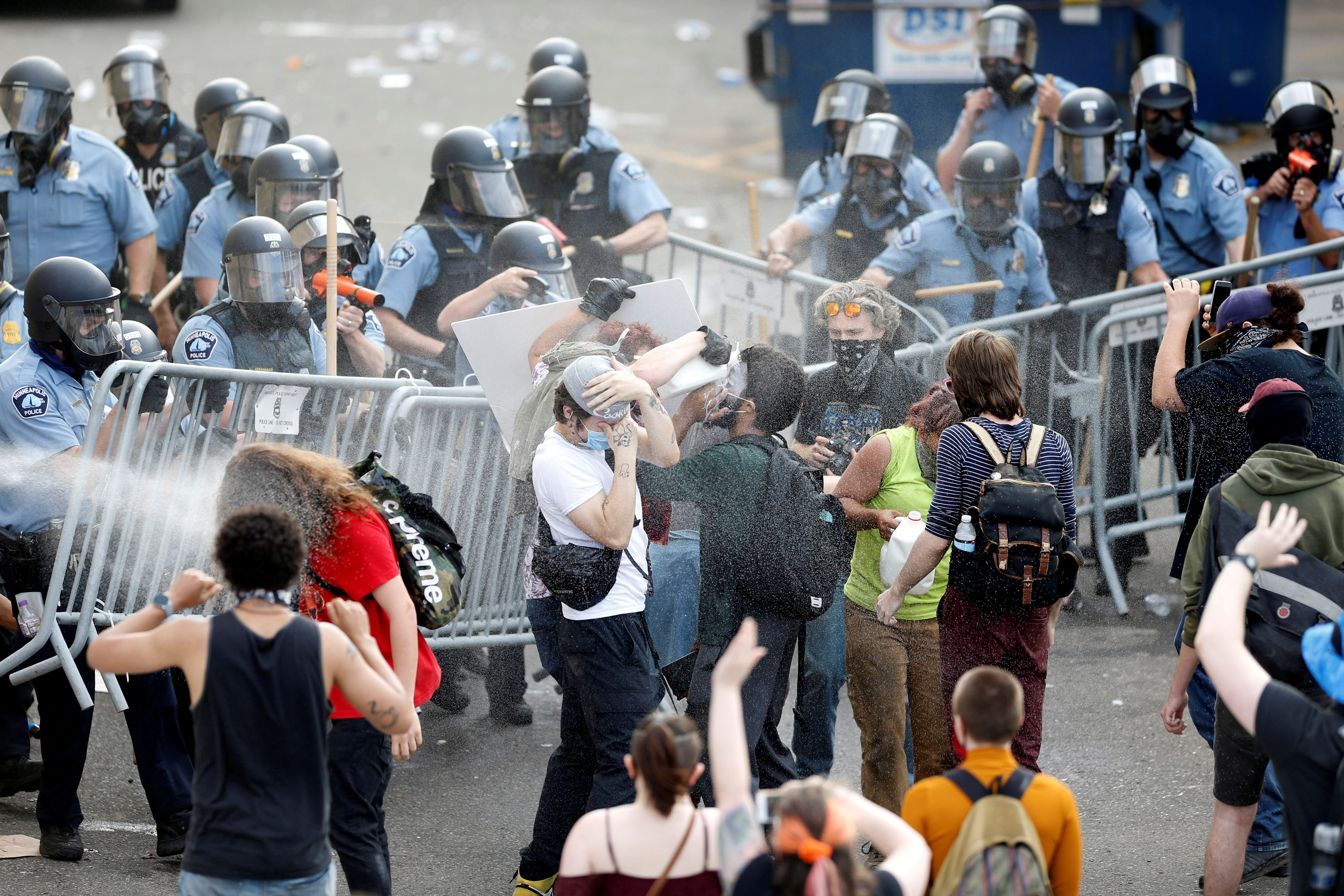 Police spray mace at protestors to break up a gathering near the Minneapolis Police third precinct after a white police officer was caught on a bystander's video pressing his knee into the neck of African-American man George Floyd, who later died at a hospital, in Minneapolis, Minnesota, US, on May 27, 2020. Photo: Reuters