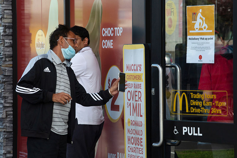 People collect takeaway food at a McDonald's as New Zealand eases strict regulations implemented to curb the spread of the coronavirus disease (COVID-19) in Auckland, New Zealand, April 28, 2020.  Photo: Reuters