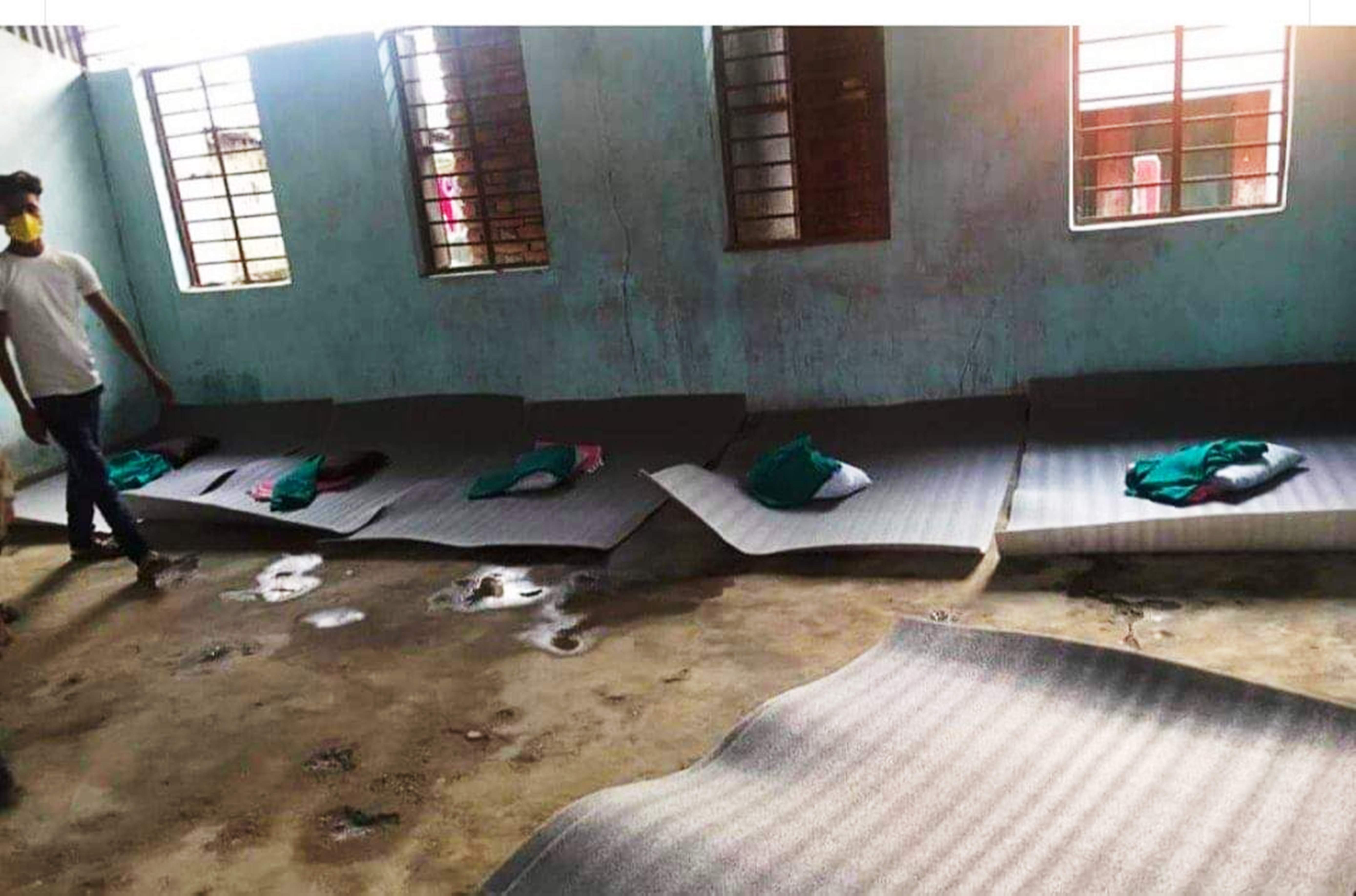 Individuals compelled to sleep on mats rolled over the floors in Rajdevi Municipality quarantine facility of Rautahat district. Photo: Prabhat Kumar Jha/THT