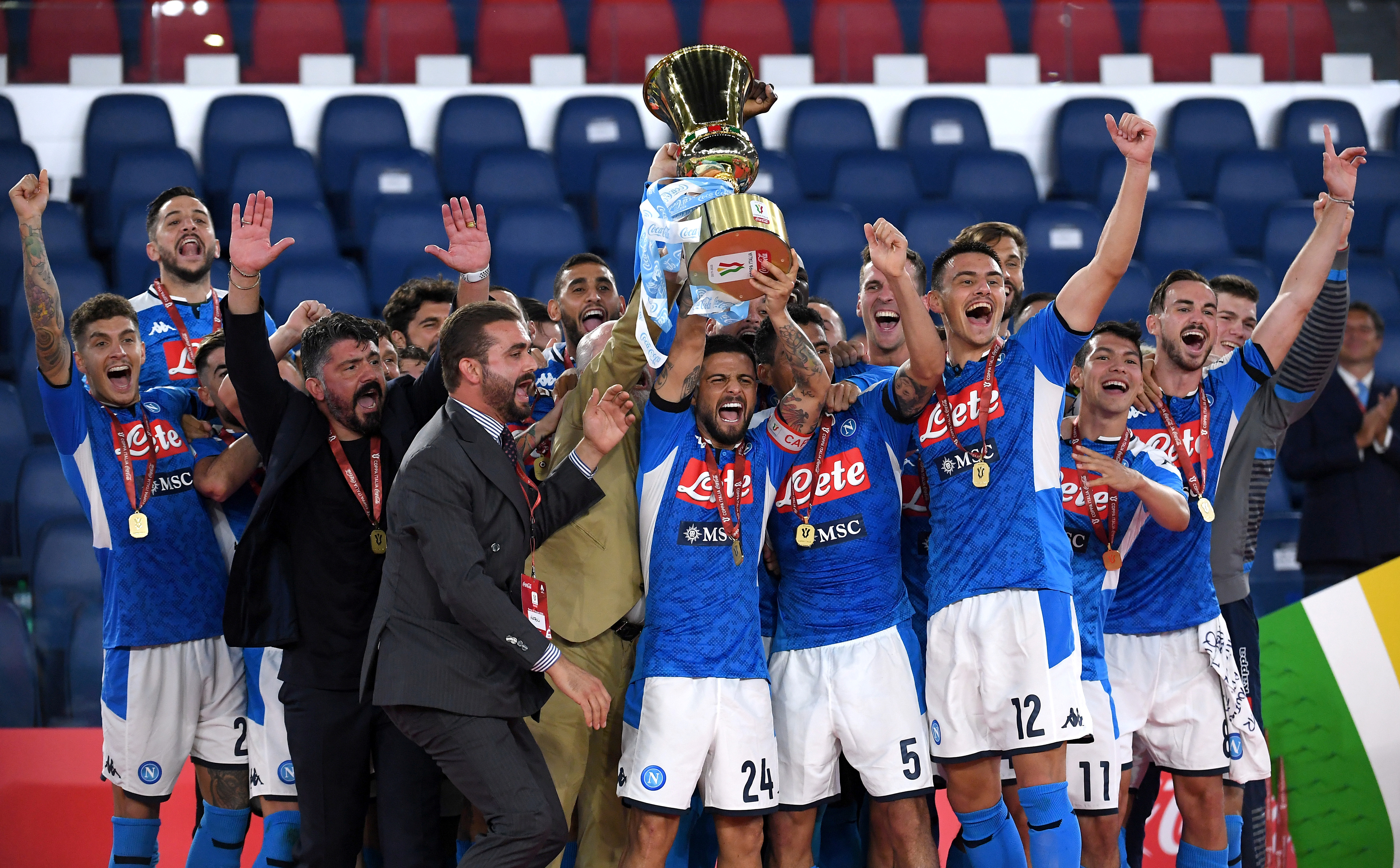 Napoli's Lorenzo Insigne celebrates with the trophy after winning the Coppa Italia with teammates, as play resumes behind closed doors following the outbreak of the coronavirus disease (COVID-19). Photo: Reuters
