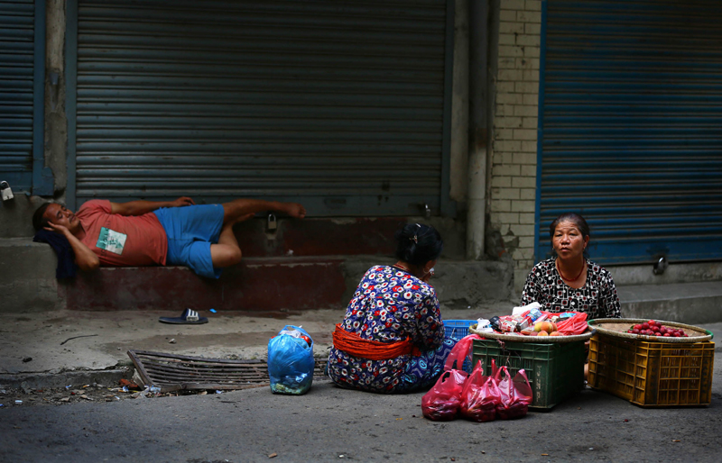 Roadside vendors wait for customers during the nationwide lockdown amid concerns over the spread of coronavirus infection, in Kathmandu, on Wednesday, June 10, 2020. Photo: Rajesh Gurung/THT