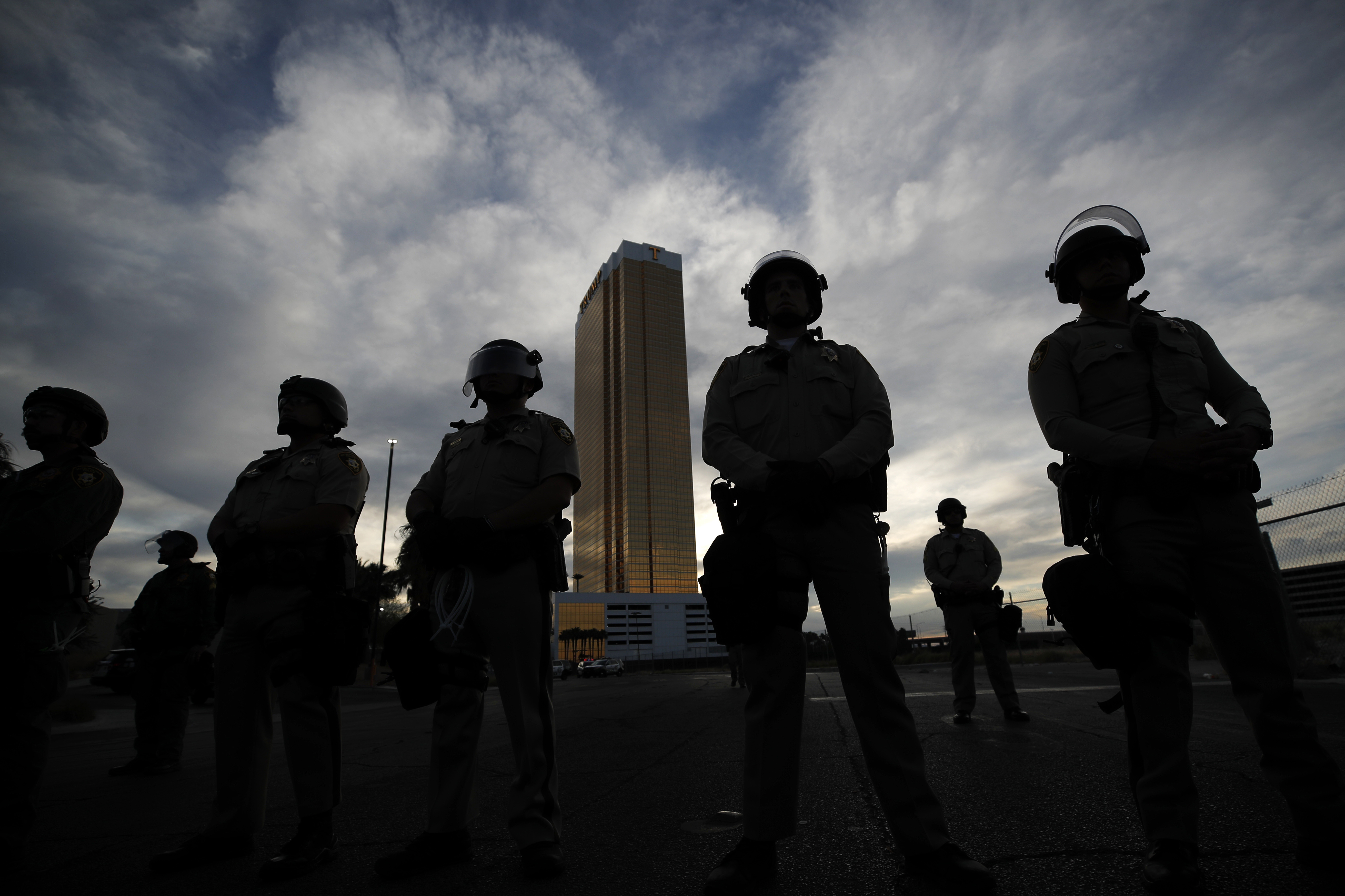 Police stand guard as protesters rally at the Trump Tower, Monday, June 1, 2020, in Las Vegas, over the death of George Floyd. Floyd, a black man, died after being restrained by Minneapolis police officers on Memorial Day. Photo: AP