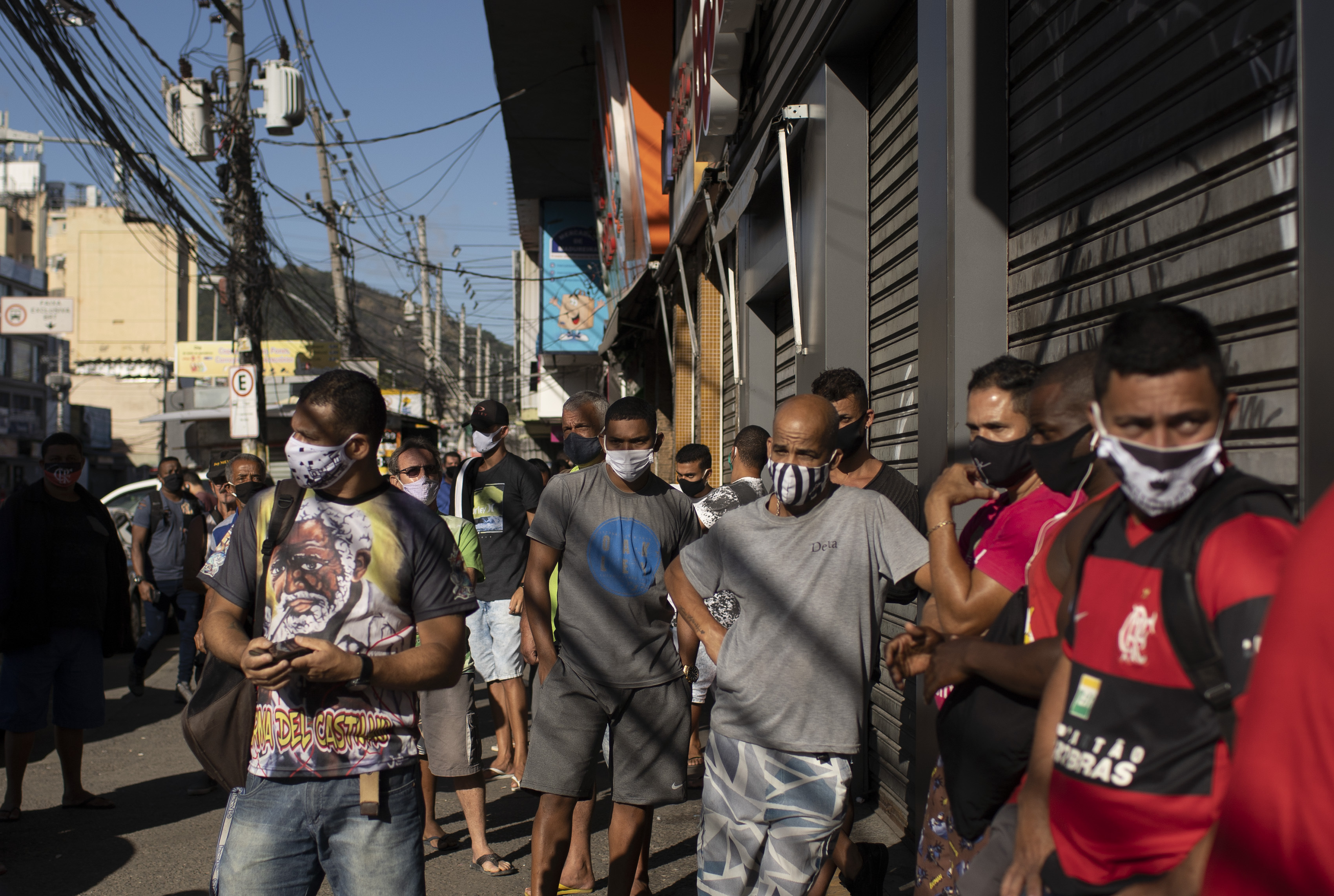 Customers wait to enter the Madureira Market in Rio de Janeiro, Brazil, Wednesday, June 17, 2020. Rio continues with its plan to ease restrictive measures and open the economy to avoid an even worse economic crisis, amid the new coronavirus pandemic. Photo: AP