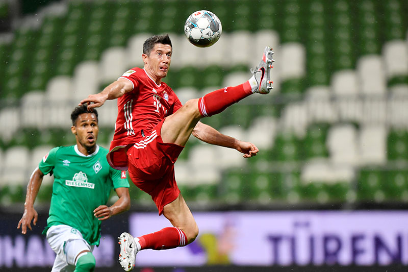 Bayern Munich's Robert Lewandowski in action, following the resumption of play behind closed doors after the outbreak of the coronavirus disease (COVID-19) during the Bundesliga match between Werder Bremen and Bayern Munich, at Weser-Stadion, in Bremen, Germany, on June 16, 2020. Photo: Martin Meissner/Pool via Reuters