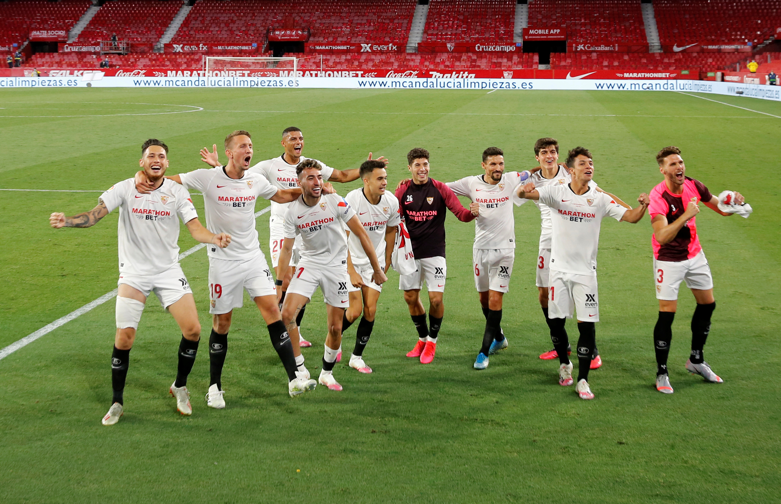 Sevilla players celebrate after the match during the La Liga Santander match between Sevilla and Real Betis, at Ramon Sanchez Pizjuan, in Seville, Spain, on June 11, 2020. Photo: Reuters
