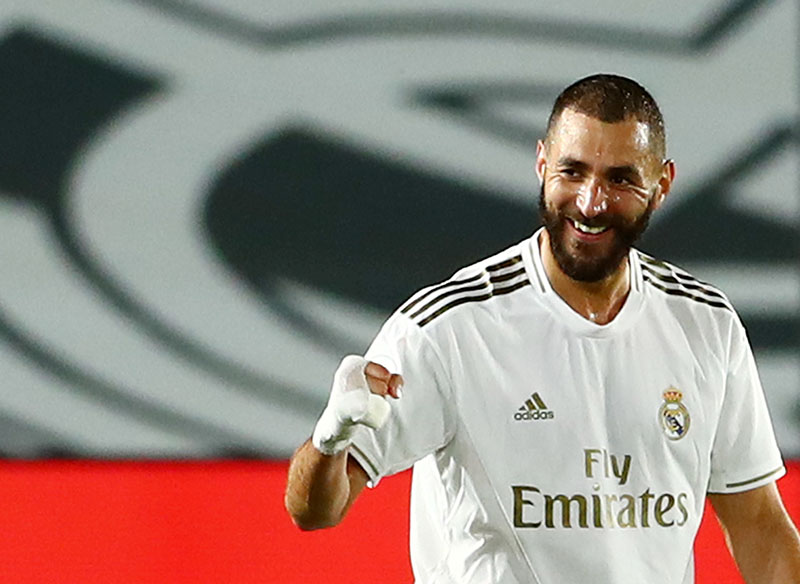 Real Madrid's Karim Benzema celebrates scoring their third goal as play resumes behind closed doors following the outbreak of the coronavirus disease (COVID-19) during the La Liga Santander match between Real Madrid and Valencia, at Alfredo Di Stefano Stadium, in Madrid, Spain, on June 18, 2020. Photo: Reuters