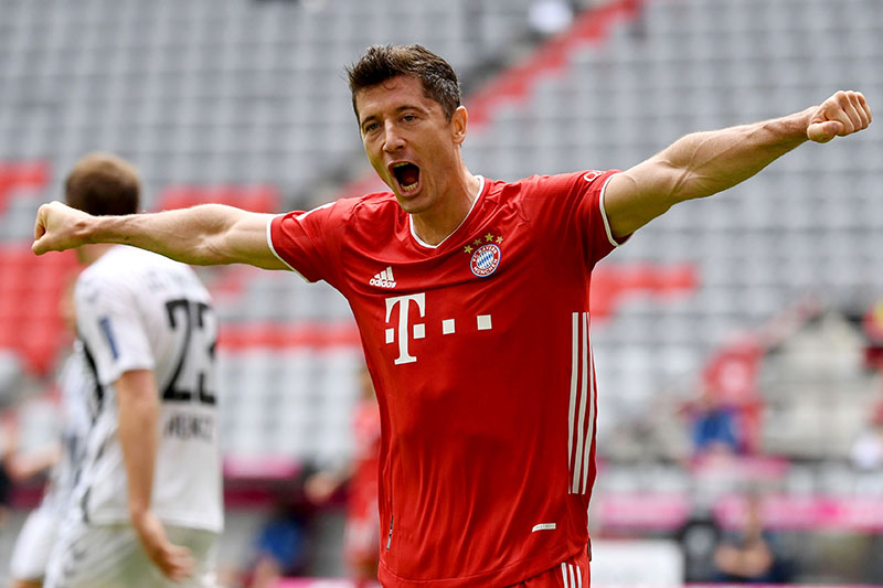 Bayern Munich's Robert Lewandowski celebrates scoring a goal, following the resumption of play behind closed doors after the outbreak of the coronavirus disease (COVID-19) during the Bundesliga match between Bayern Munich and SC Freiburg, at Allianz Arena, in Munich, Germany, on June 20, 2020. Photo: Sven Hoppe/Pool via Reuters