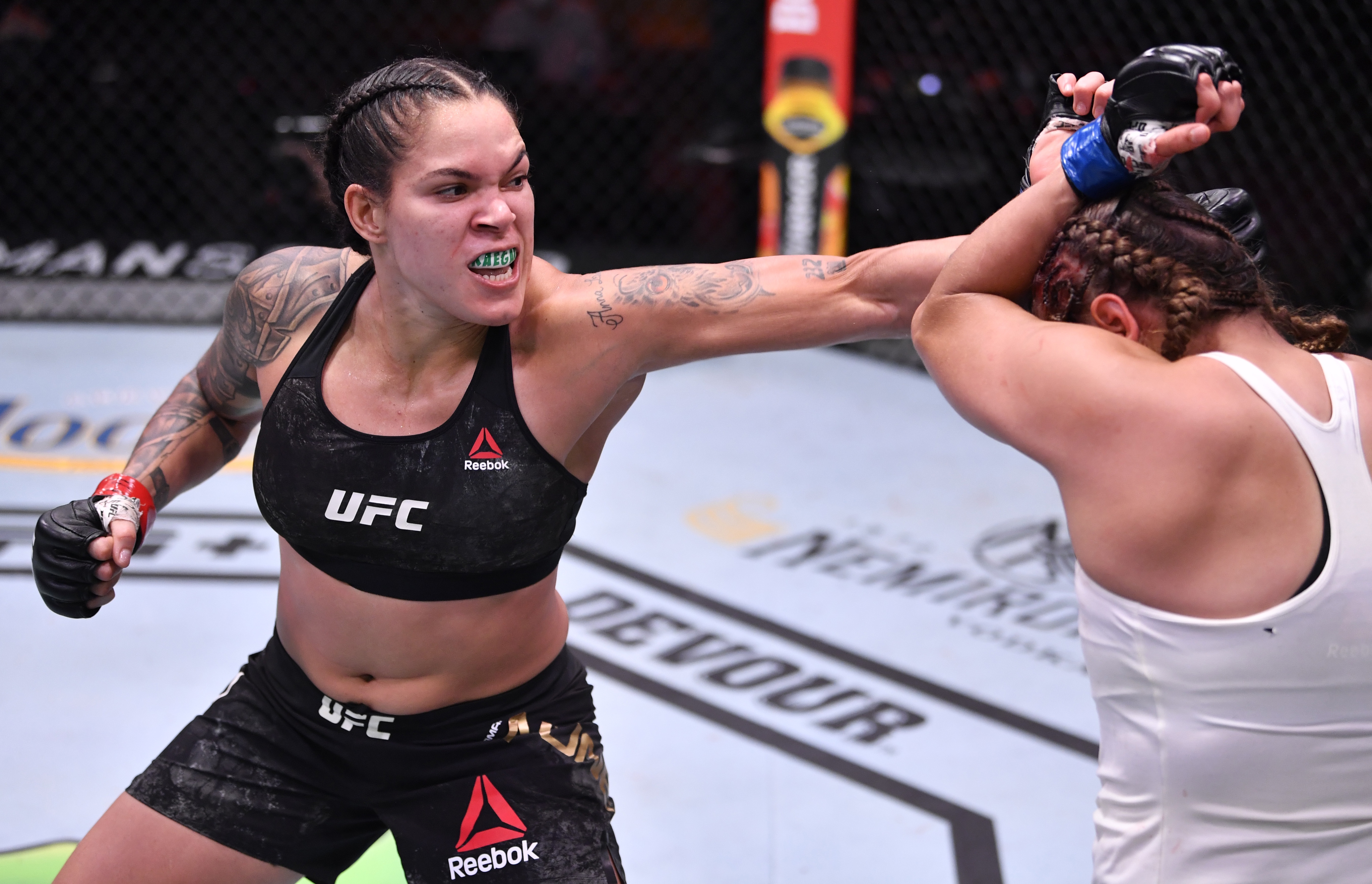Amanda Nunes of Brazil punches Felicia Spencer of Canada in their UFC featherweight championship bout  during UFC 250 at the UFC APEX, in Las Vegas, NV, USA, on June 6, 2020; Photo: Jeff Bottari/Zuffa LLC via USA TODAY Sports