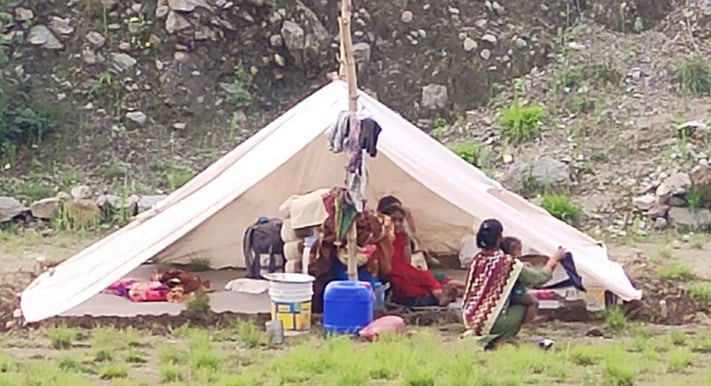 A family of nine members that had come from India staying in a tent due to lack of space at the quarantine facility in Bajedi of Budhiganga Municipality, Bajura, on Wednesday. Photo: THT