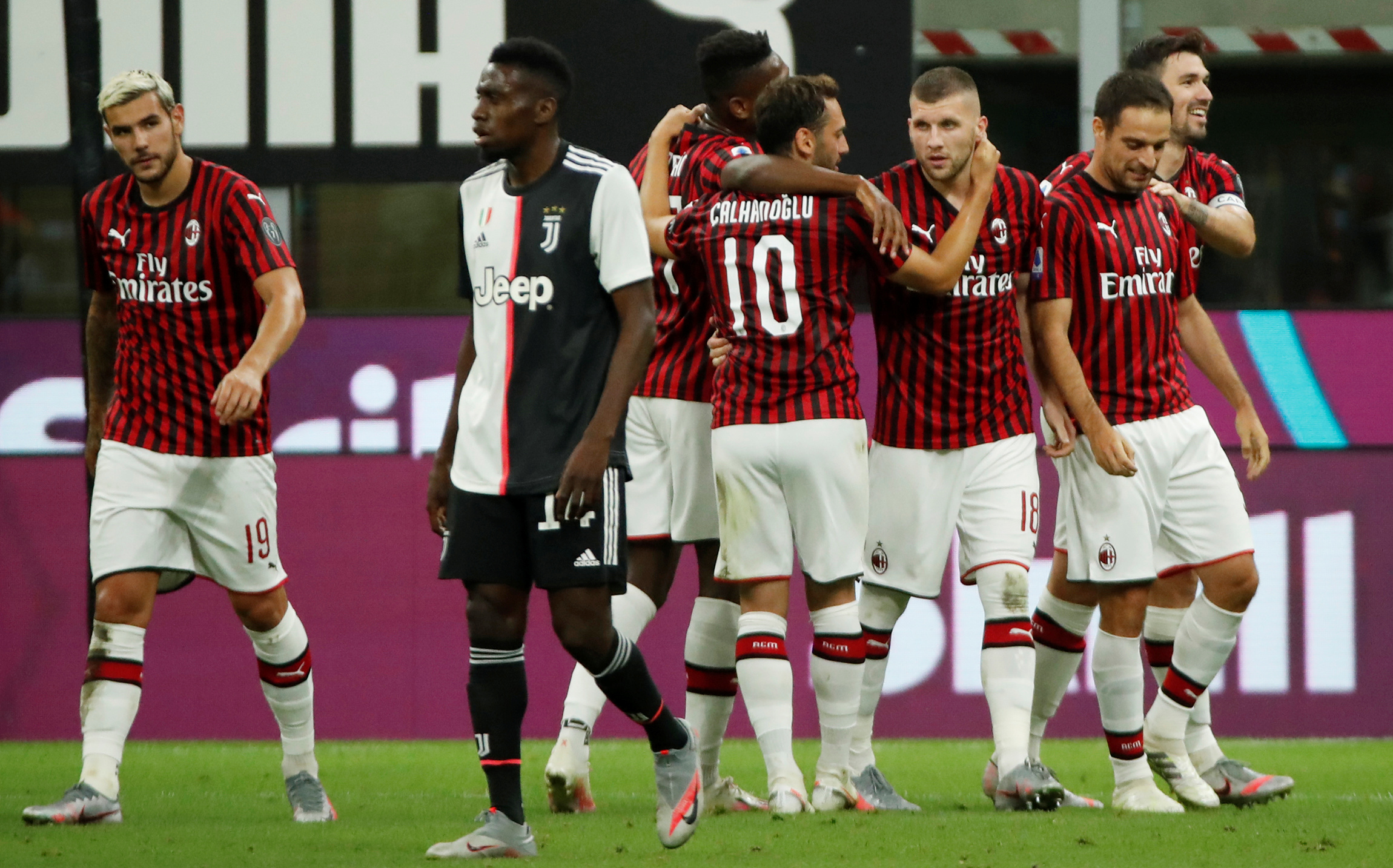 AC Milan's Ante Rebic celebrates scoring their fourth goal with teammates, as play resumes behind closed doors following the outbreak of the coronavirus disease (COVID-19). Photo: Reuters  