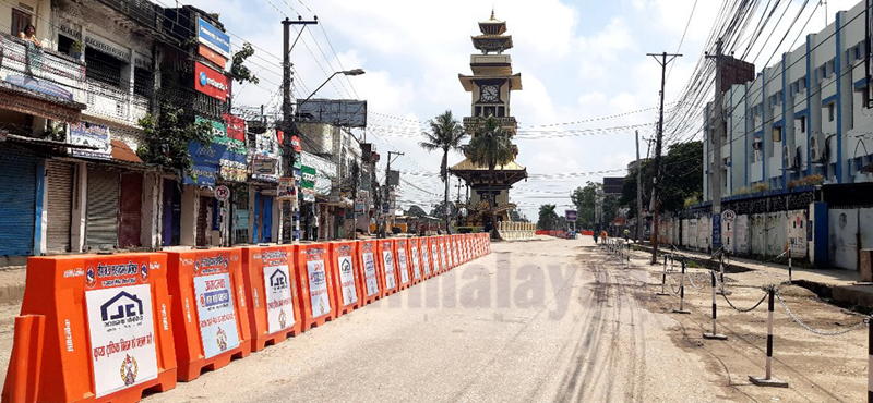 The market area near Ghantaghar of Birgunj Metropolitan City is seen empty, on Saturday, July 25, 2020. As the trend of coronavirus infection and fatalities has been on the rise in Parsa district, the local government in Birgunj decreed curfew effective from today. Photo: Ram Sarraf/THT