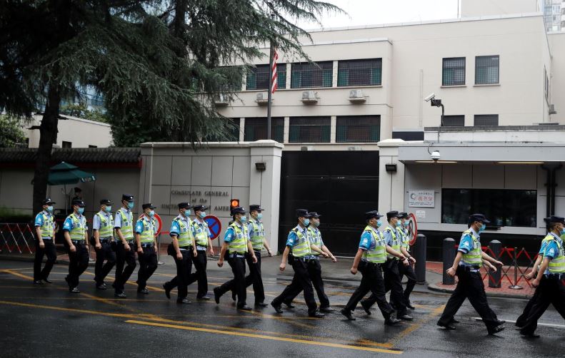 Police officers march past the US Consulate General in Chengdu, Sichuan province, China July 25, 2020. Photo: Reuters