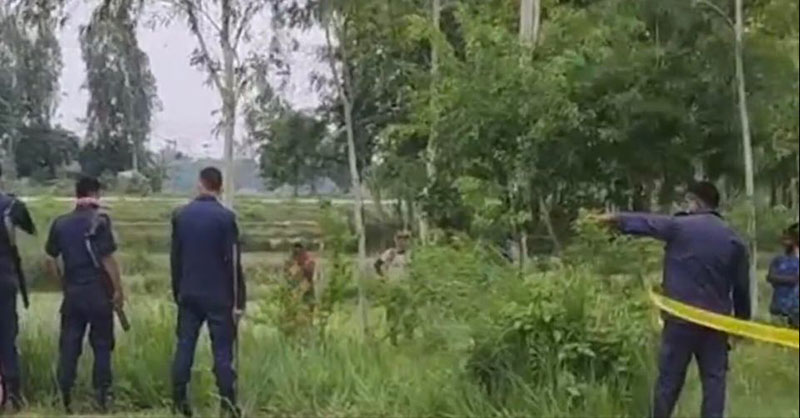 Security personnel cordon off the site where the body of an 11-year-old girl was found, near Dudhmati River, in Kurtha, Janakpurdham Sub-Metropolitan City-21, Dhanusha district, on Friday, July 3, 2020. Photo: Brij Kumar Yadav/THT
