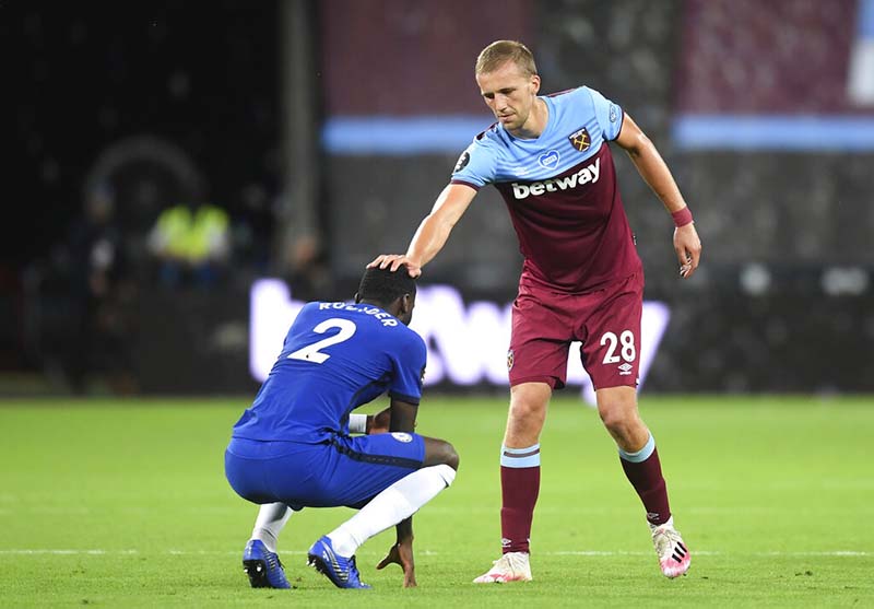 West Ham's Tomas Soucek, right puts his hand on Chelsea's Antonio Rudiger's head after the end of the English Premier League soccer match between West Ham United and Chelsea at the London Stadium stadium in London, on Wednesday, July 1, 2020. West Ham won the game 3-2. Photo: Michael Regan/Pool via AP